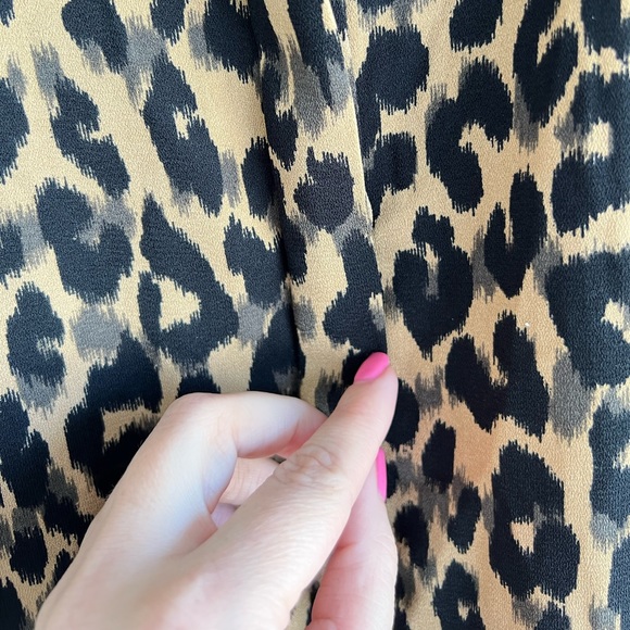 Leopard print Halogen Button up size petite medium - Picture 5 of 7
